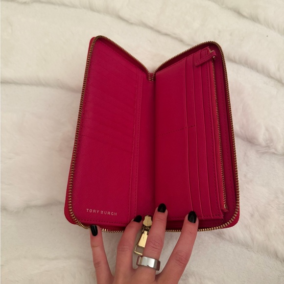 Tory Burch Women's Wallet - Picture 2 of 7